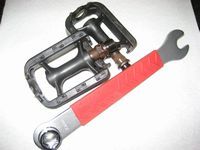 ペダルレンチは必須アイテムです!