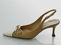 ベージュパンプス