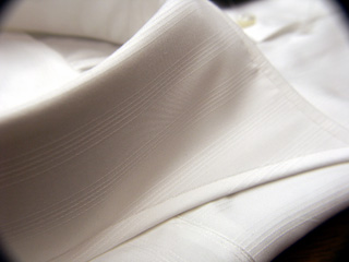 ドビー織りの新作シャツの衿