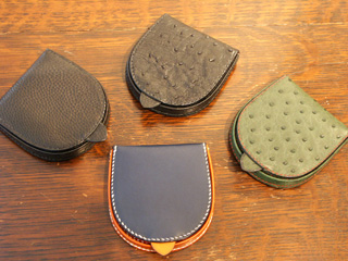 馬蹄形の小銭入れ