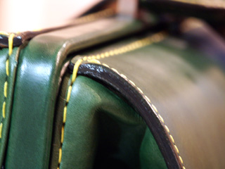 丁寧なコバ仕上げ