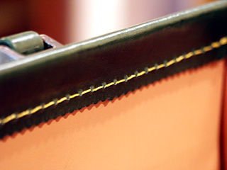 口枠のまわりは手縫い