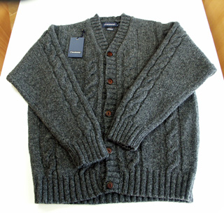 ケーブル編みのカーディガン