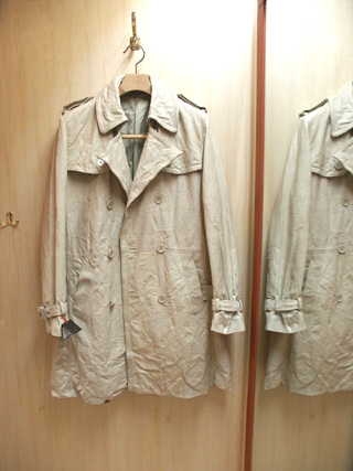 ワンウォッシュのトレンチコート