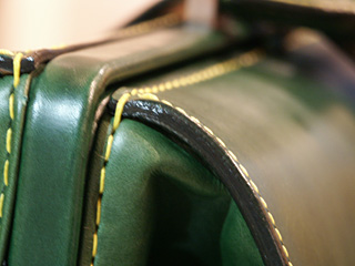 切り目のコバ磨き