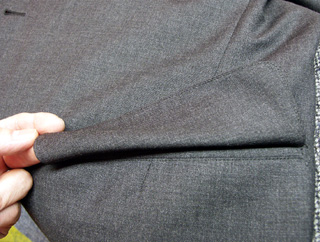 フラップの裏地も表地と同じ