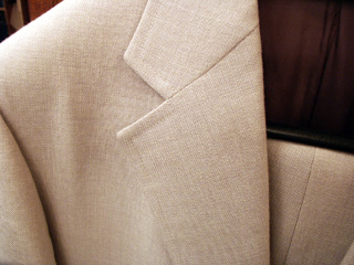 Own Makeモデル（仮縫い付きのスペシャルオーダー）スーツのウエルトシーム