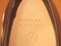 REGAL TOKYOと桜のマーク