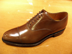 チゼル・トウタイプのストレート・チップ