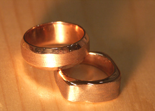 ヘアライン仕上げのリング