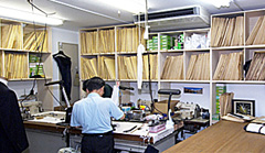 地下にある縫製工房