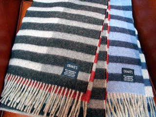 カジミール・マレーヴィッチからインスピレーションを受けたマフラー