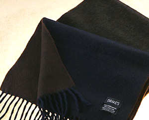 無地のダブルフェイスのマフラー