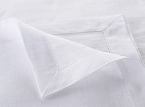 ホワイトリネンのハンカチーフ