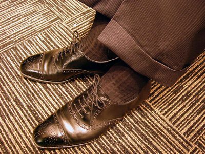 黒のキャップトゥ・オックスフォード・シューズ