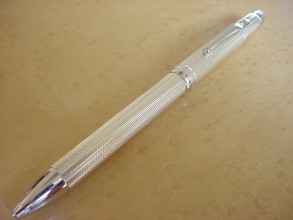 スターリングシルバーをまとったペン ヴァルドマン 2色ボールペンの