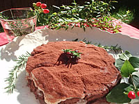 12・お皿に盛り付けてローズマリーとブルベリーを飾ります。