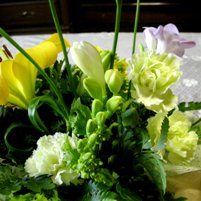 白いお花を入れます