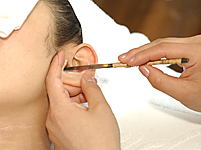 耳の穴の中の産毛剃り