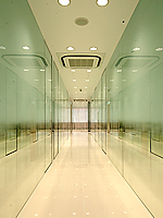 サロン中央通路