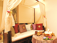 サロン中央通路