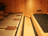 岩盤浴ならぬマグマ浴ルーム