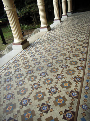 「ミントン タイルの秘密展~ 旧岩崎邸庭園を彩るヴィクトリアンタイルの様式美~」展示会