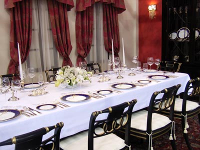 「華麗なる一族」の食卓シーン