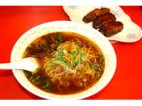 ピカイチラーメンと手羽煮込み