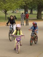 家族でサイクリング