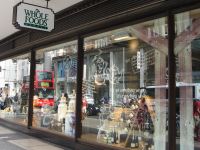 ホールフーズ外観